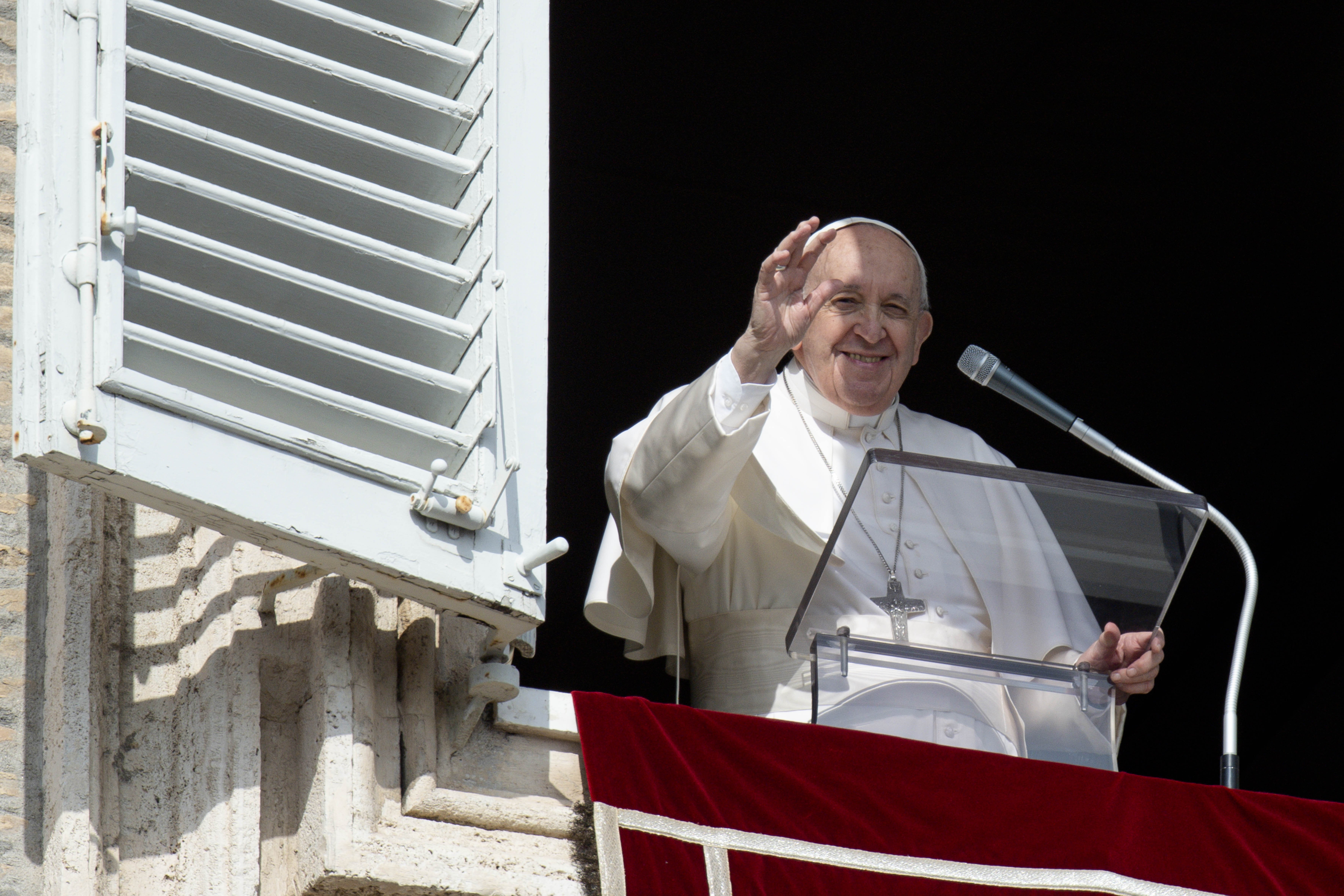 Leave behind personal securities to follow God more closely, pope says