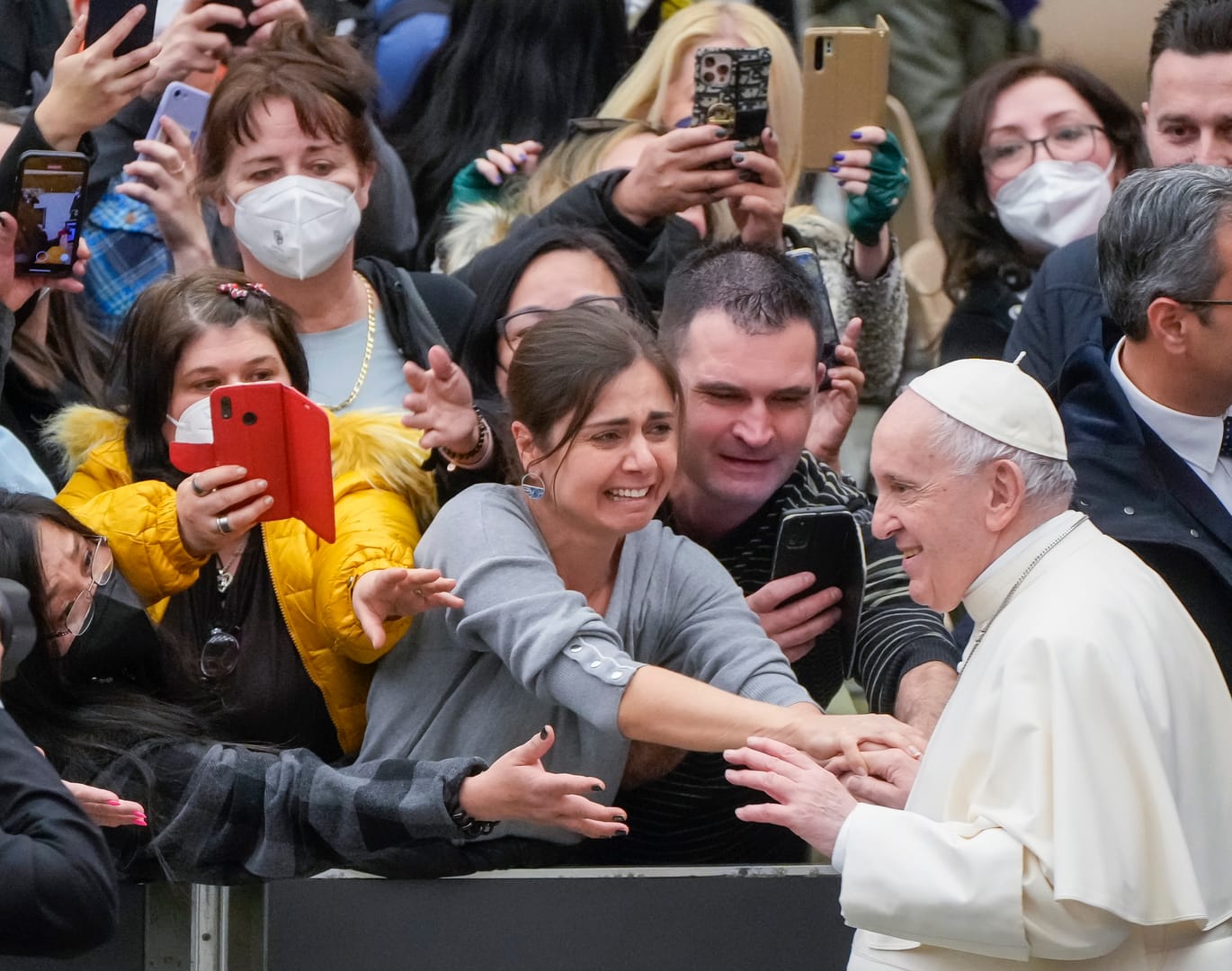In online meeting with students, Pope says ‘violence does not build, it destroys’