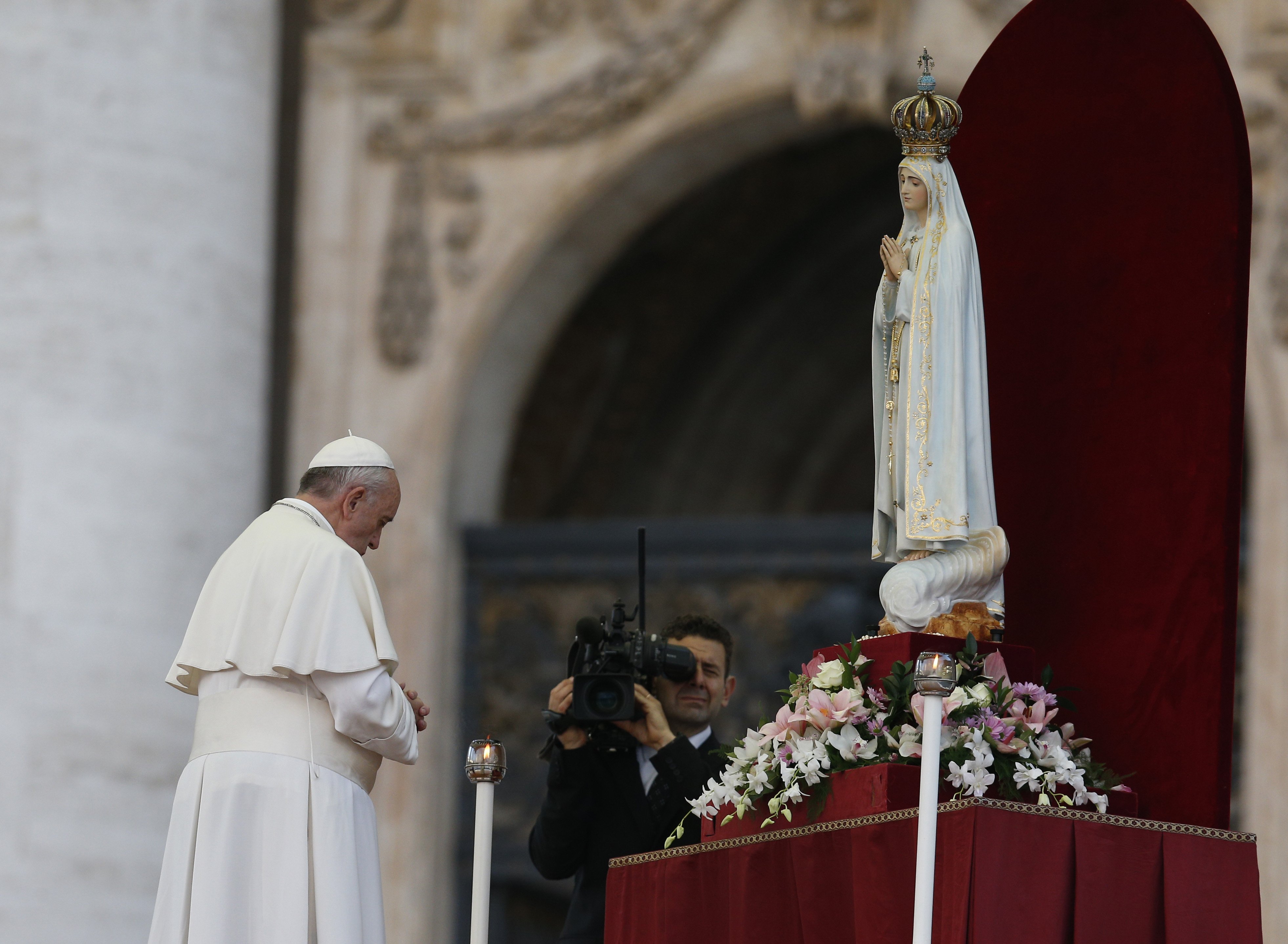 Pope asks bishops worldwide to join consecration of Ukraine, Russia