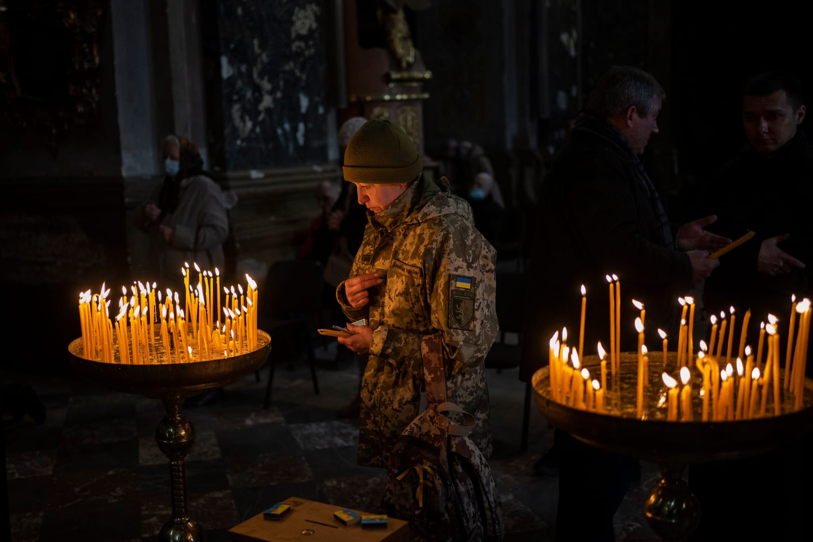 Lviv residents seek comfort in Sunday service