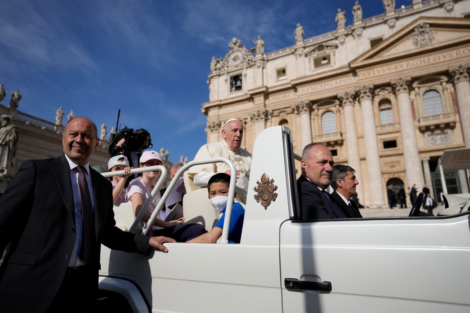 Vatican official describes frenzy to turn London deal around
