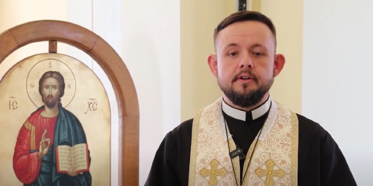 Ukrainian priest helps town that suffered Russian bombardment