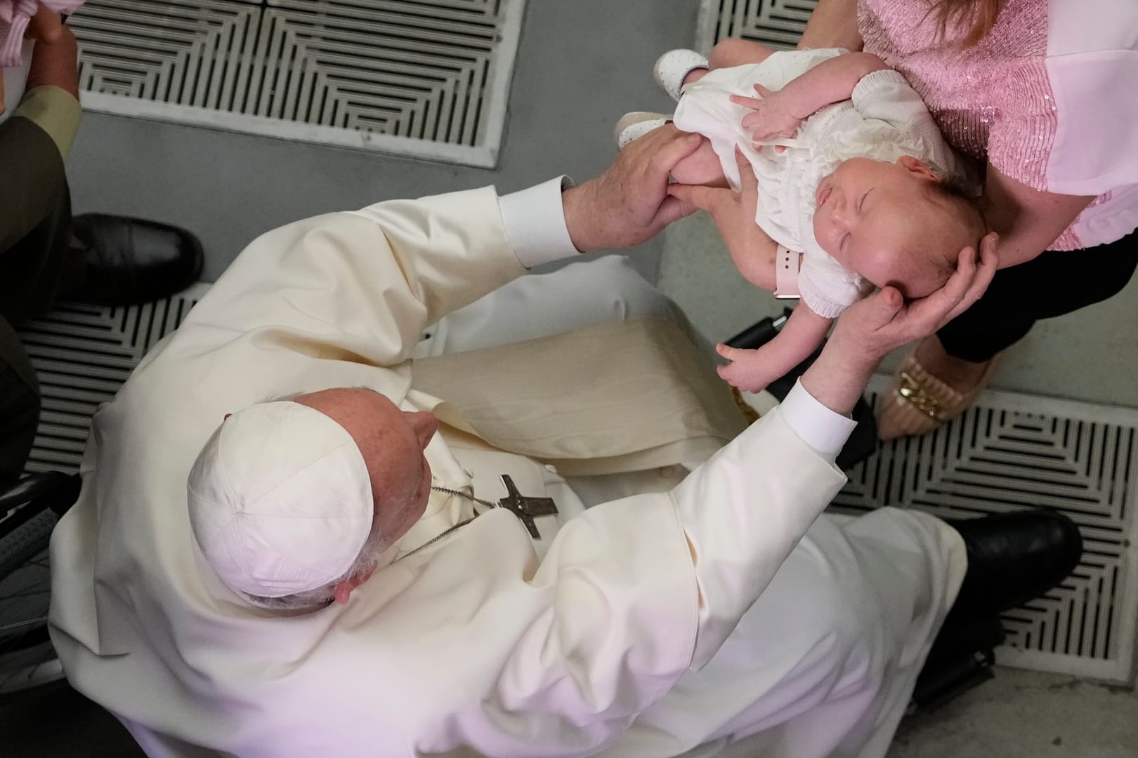Pope apologizes for missing Africa trip, condemns child labor