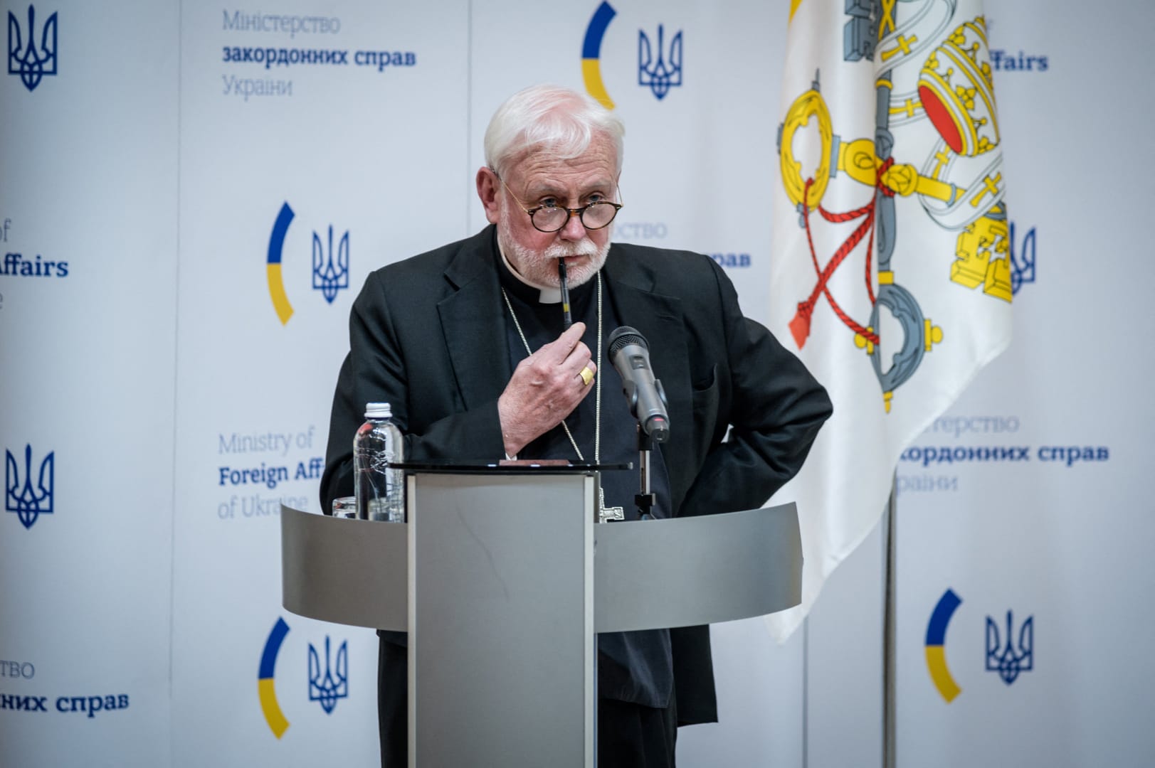 Vatican foreign minister emphasizes respecting Ukraine’s territorial integrity