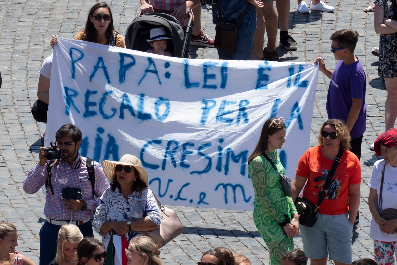People are not islands, they need each other, pope says at Angelus
