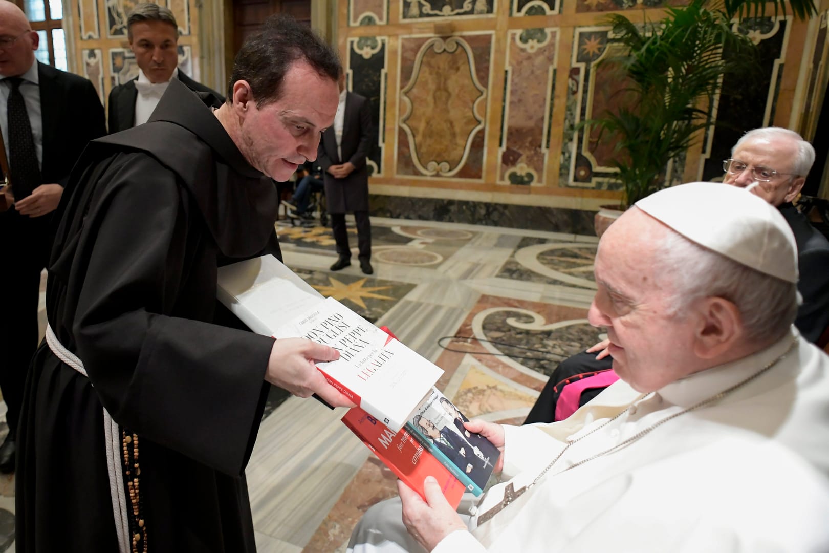 Hope must prevail over Mafia culture of fear, pope says