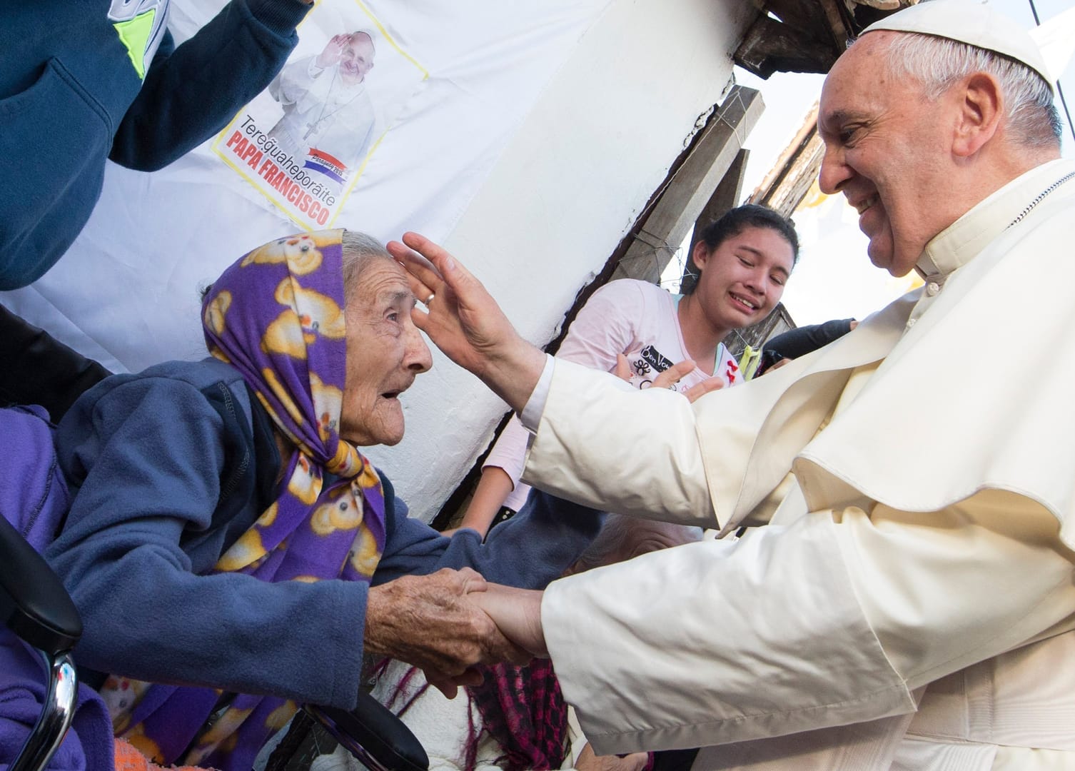 Elderly called to be ‘teachers of tenderness,’ pope says