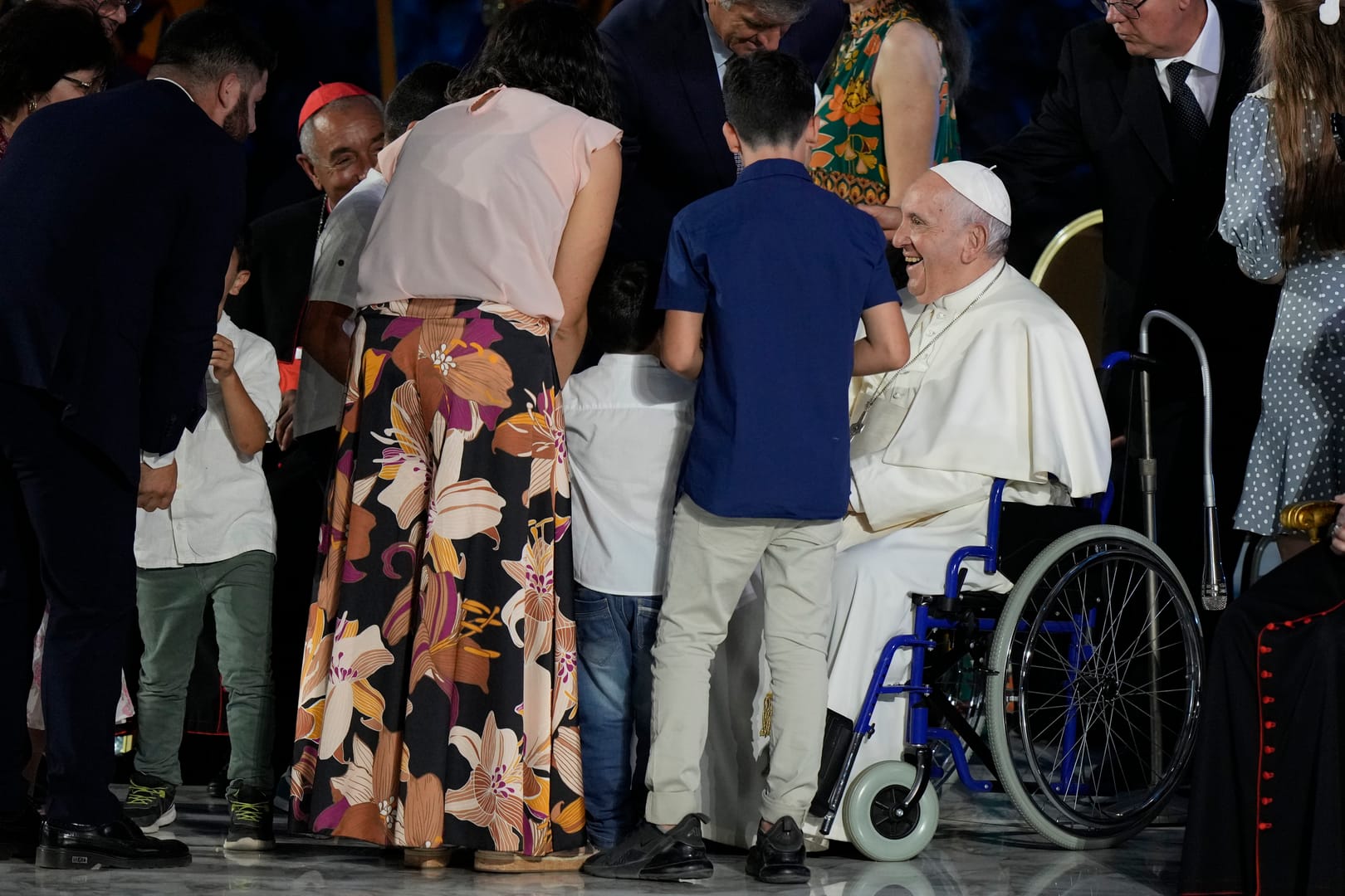 Families take center stage as Pope Francis kicks off World Meeting of Families