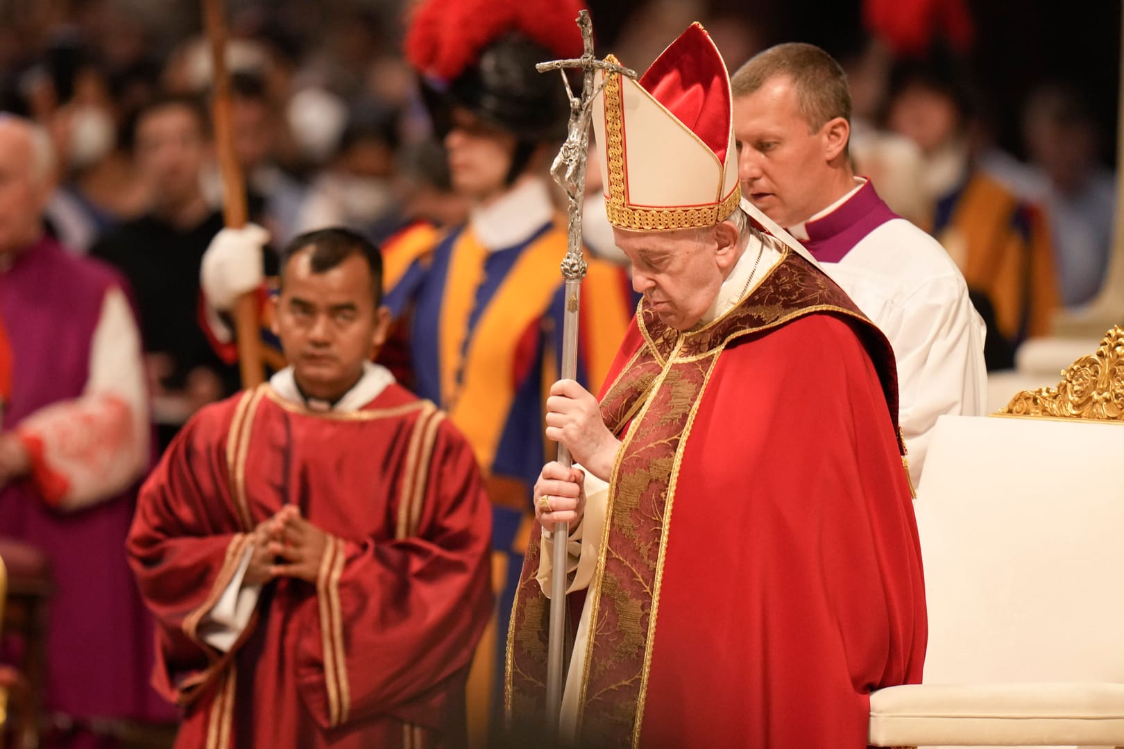 Pope Francis calls on Catholics to embrace Vatican II liturgical reforms