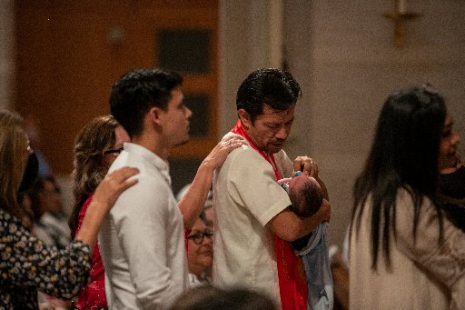 In Texas, 1,007 adults take new step in Catholic faith with confirmation