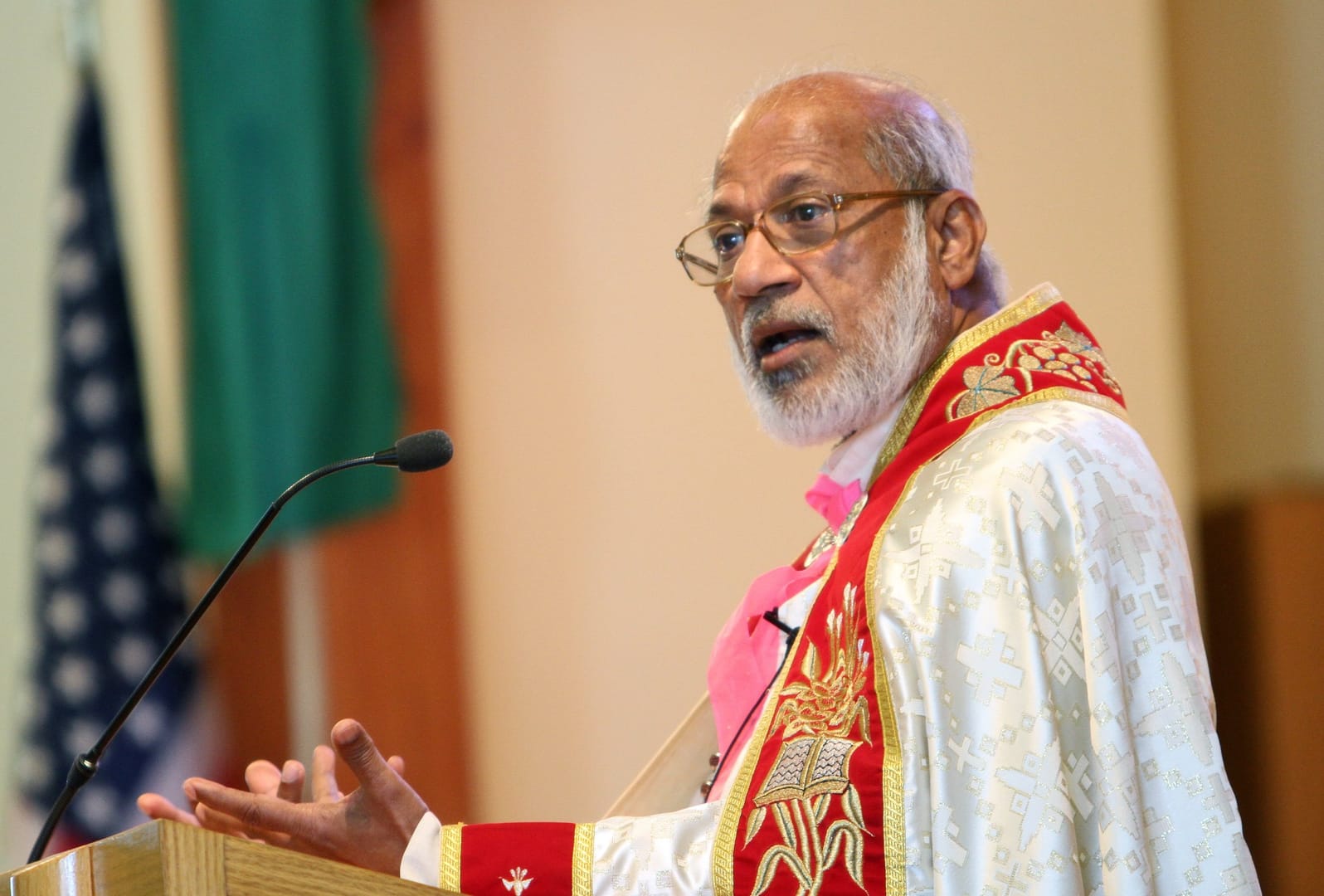 Dispute continues as Vatican names new administrator for Indian archdiocese
