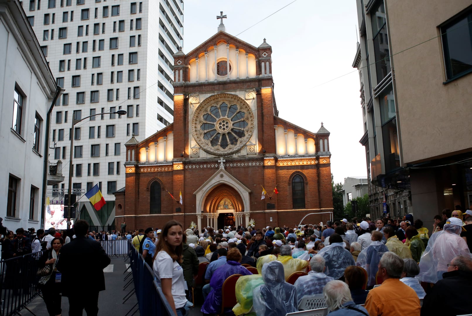 Bucharest Archdiocese welcomes order to demolish building near cathedral