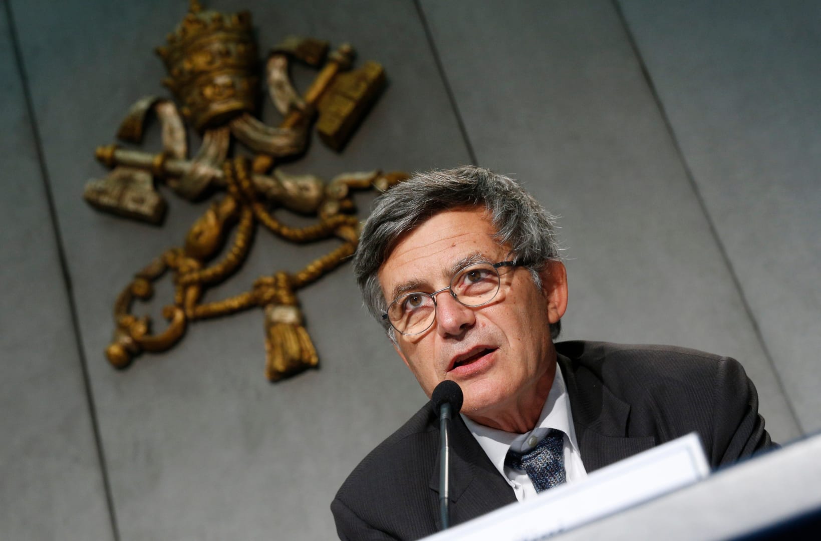 Digital world leaves some ‘hyperconnected and alone,’ Vatican official says