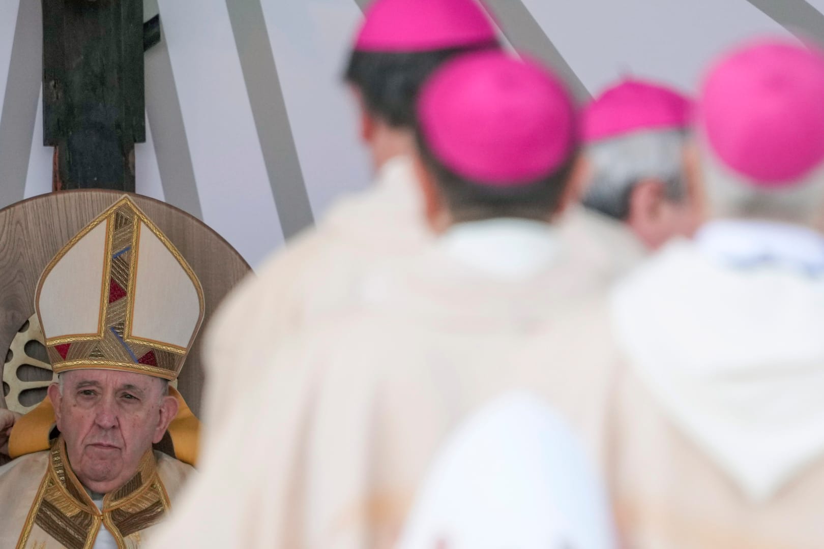 Pope urges Italians to have more children, welcome migrants