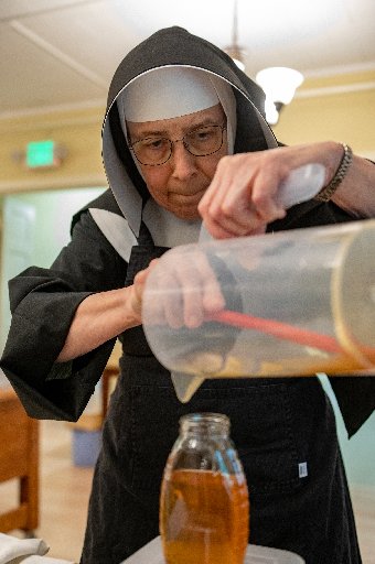 Show me the honey: Maryland sisters find divine touch in beekeeping