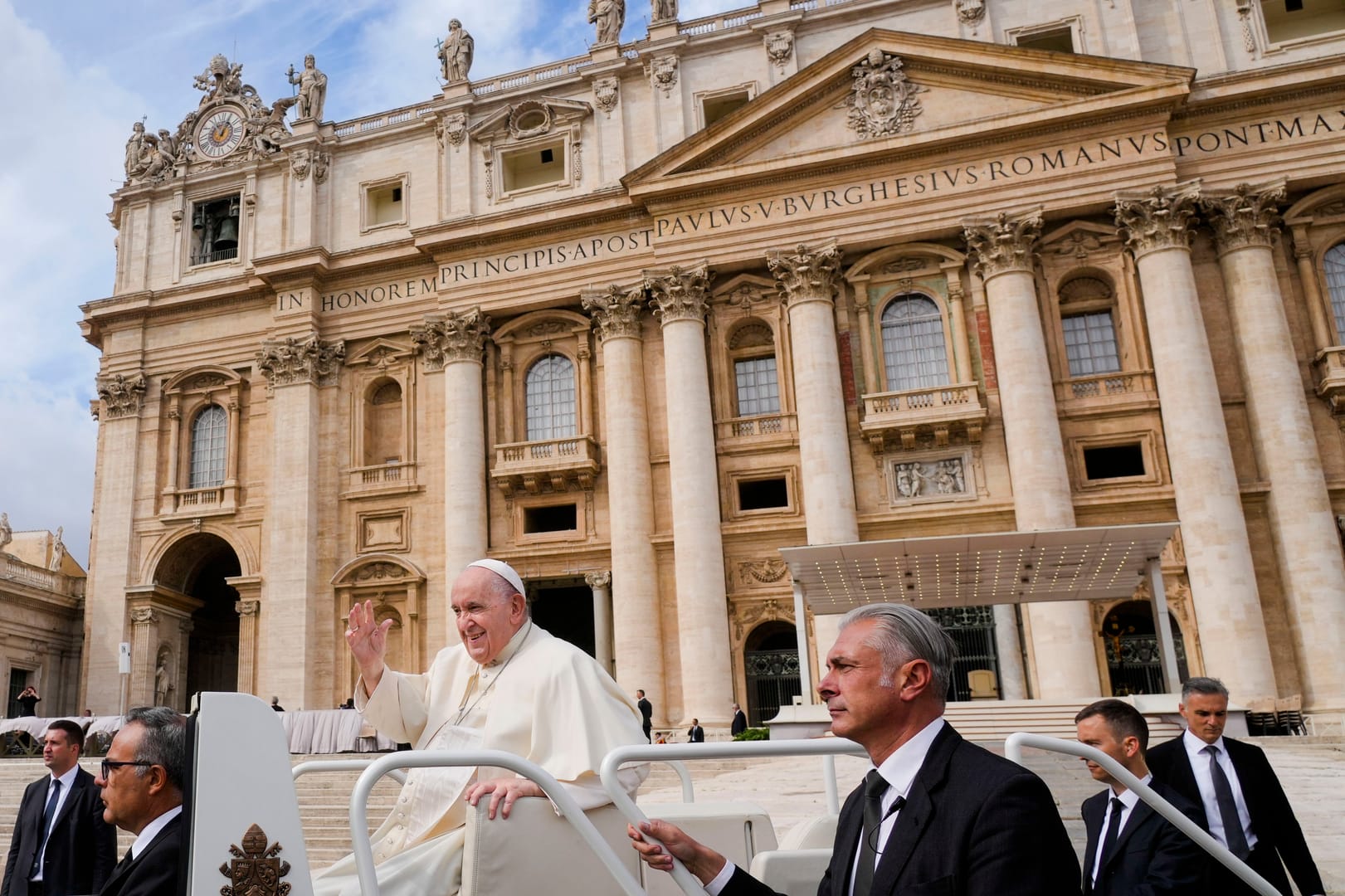 Pope presses Muslim dialogue message with Bahrain visit