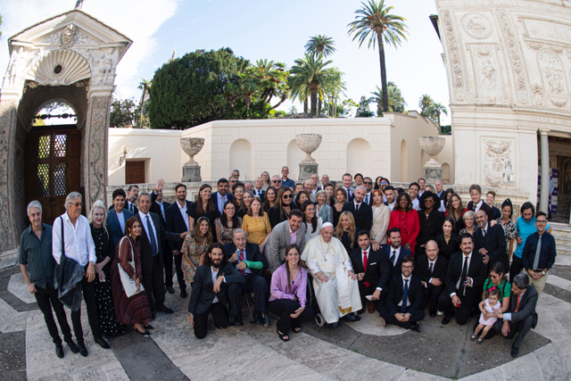 Pope tells pop stars they’re ‘preachers of beauty’