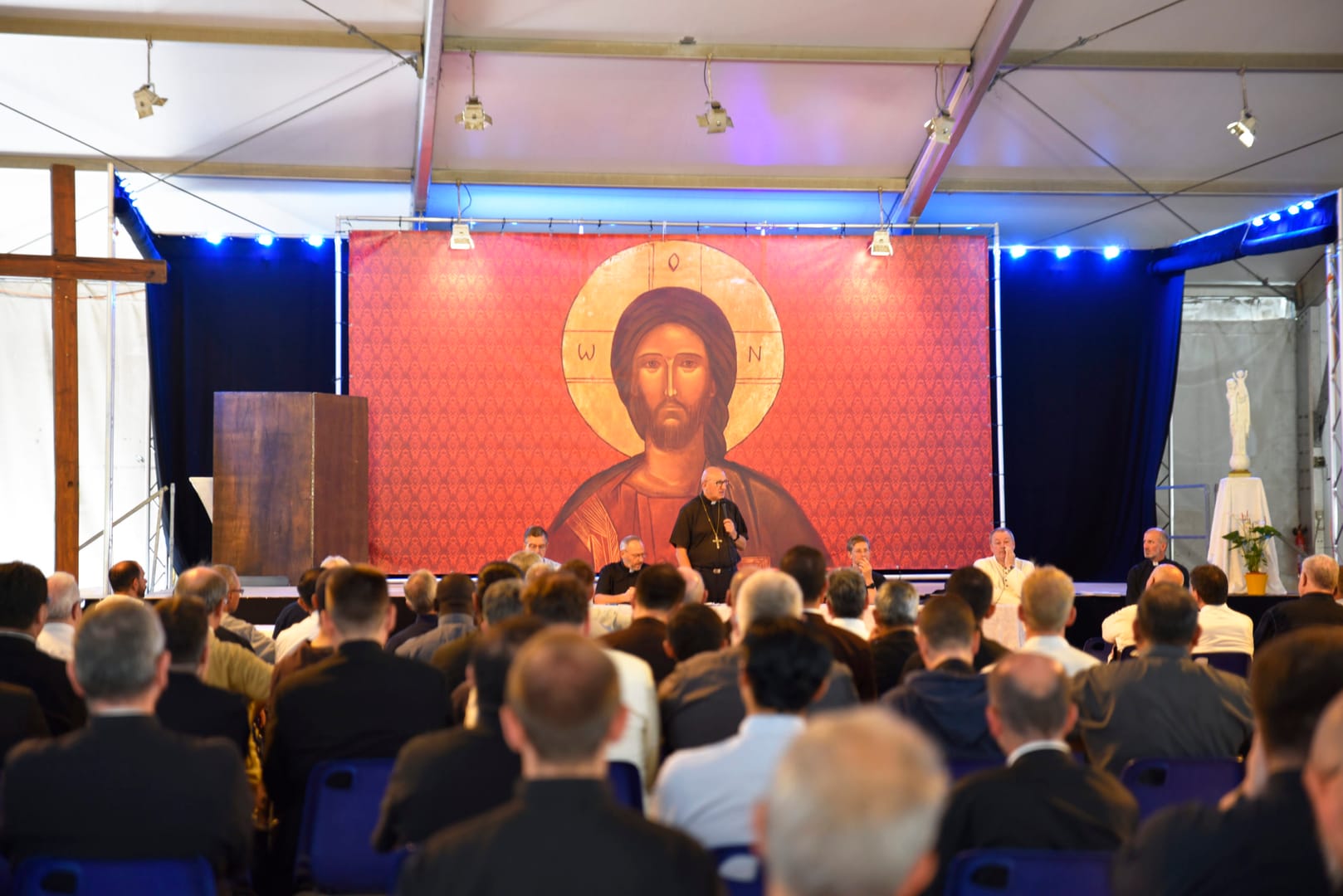 French bishop meets with clergy amid diocesan upheaval