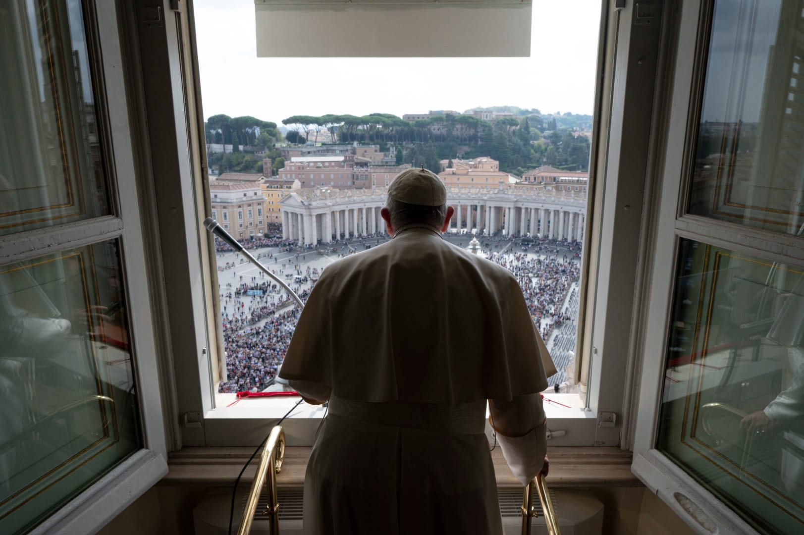 Thinking you are holier than others is form of self-worship, pope says