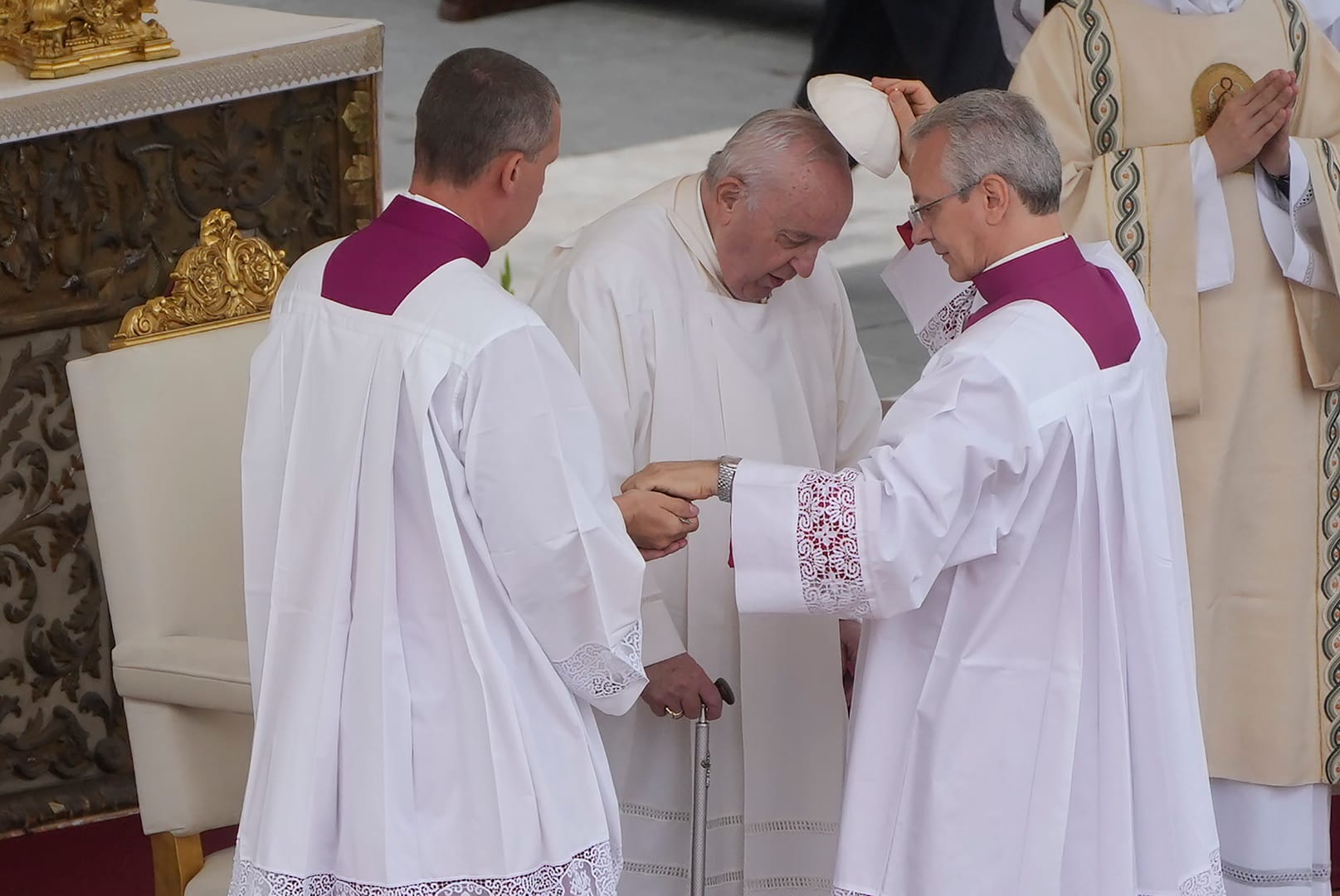 Pope slams treatment of migrants as 2 Italians become saints