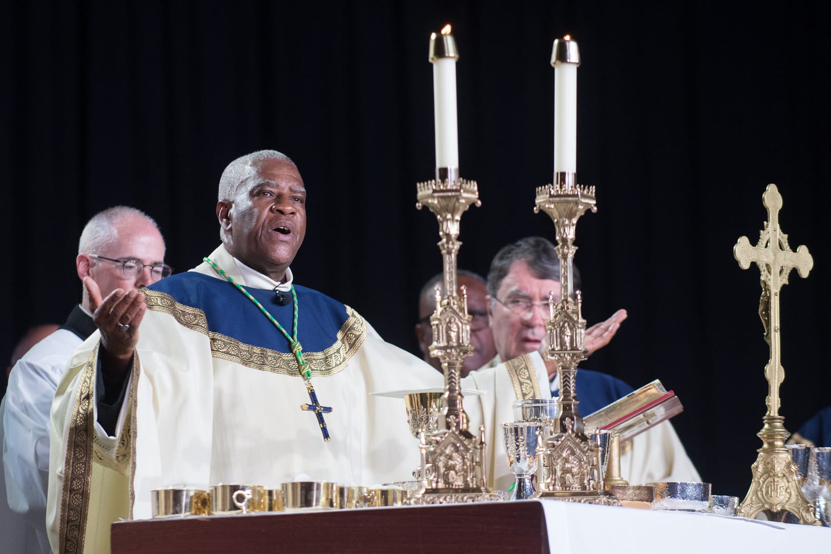 Bishop urges Catholics to put Christianity before party in midterm elections