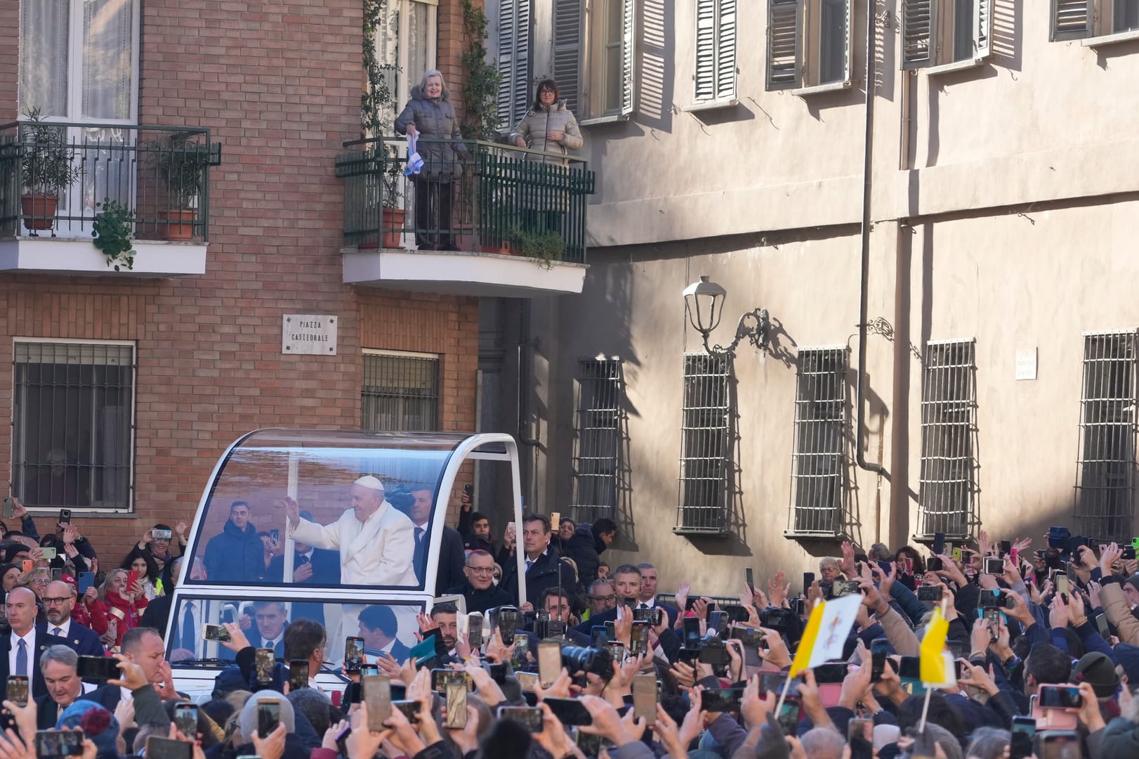 Visiting Italian relatives, Pope Francis stresses the importance of roots