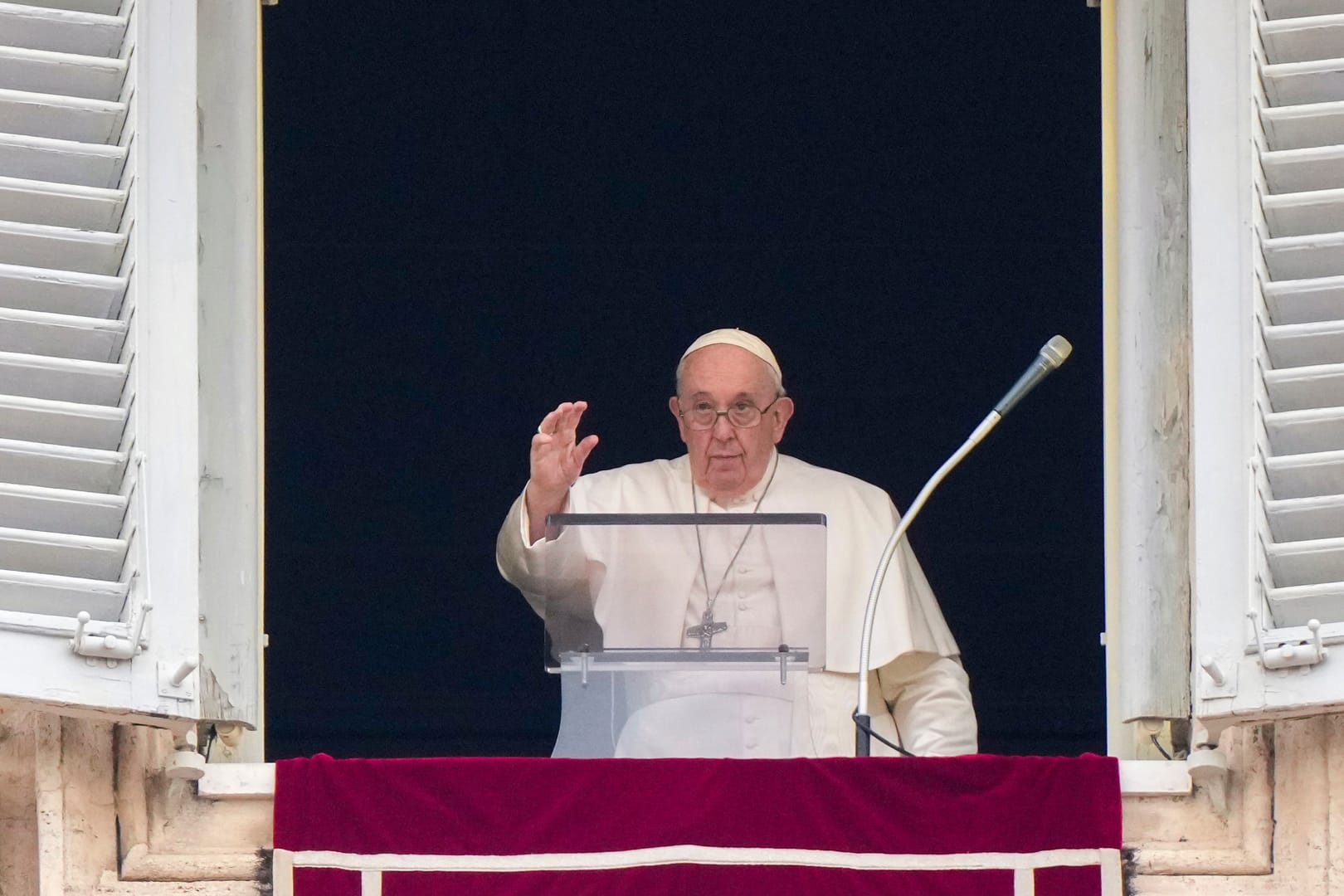 Pope bolsters women at Vatican but resistance remains