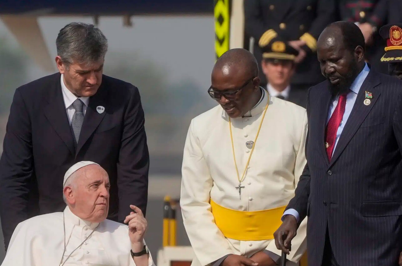 Preaching peace in Africa, Pope Francis imitates Simeon in the Temple