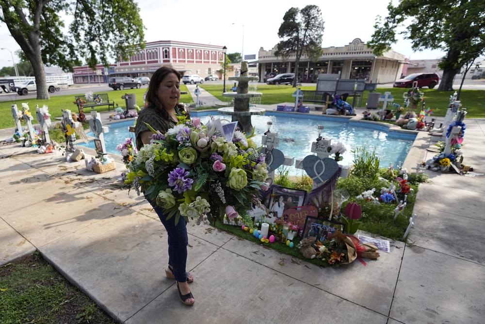 On shooting anniversary, Texas prelate calls for healing and gun control
