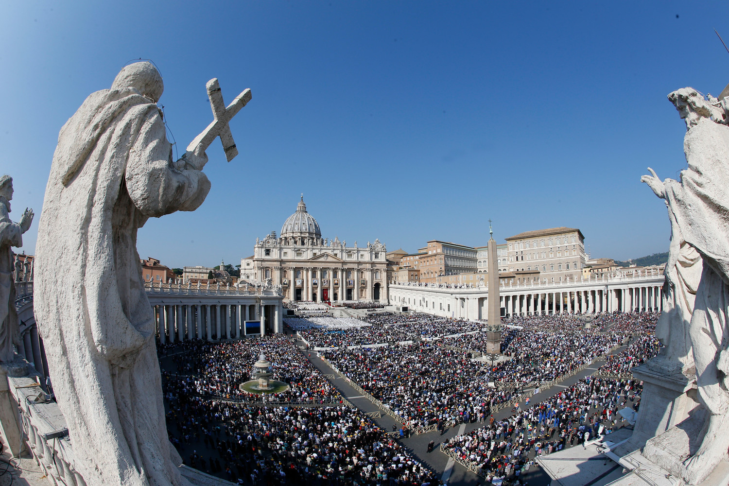 Nobel laureates to flank Francis in promoting human fraternity