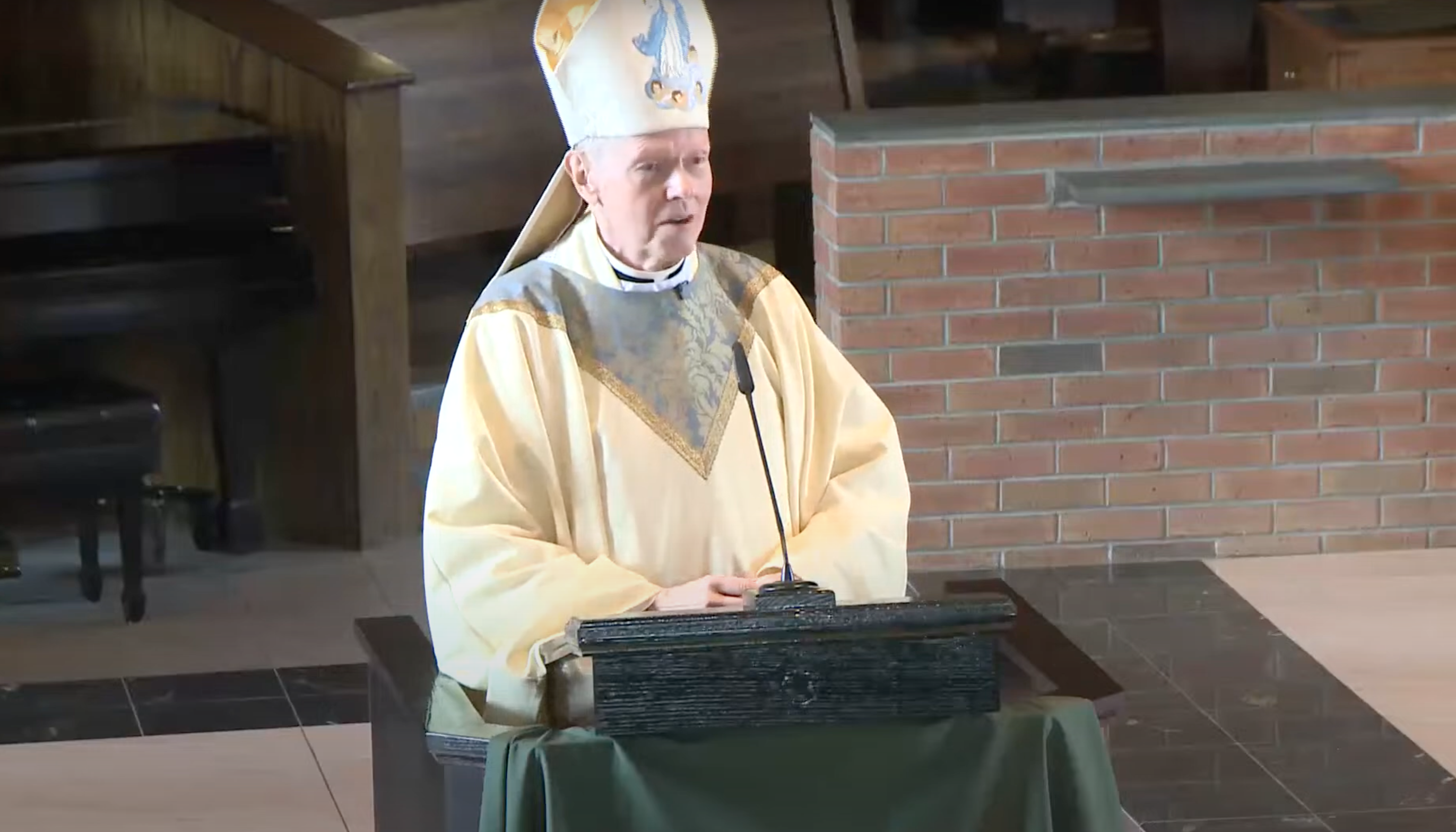 Albany bishop celebrates funeral for predecessor who defied Vatican by marrying - Vimarsana News