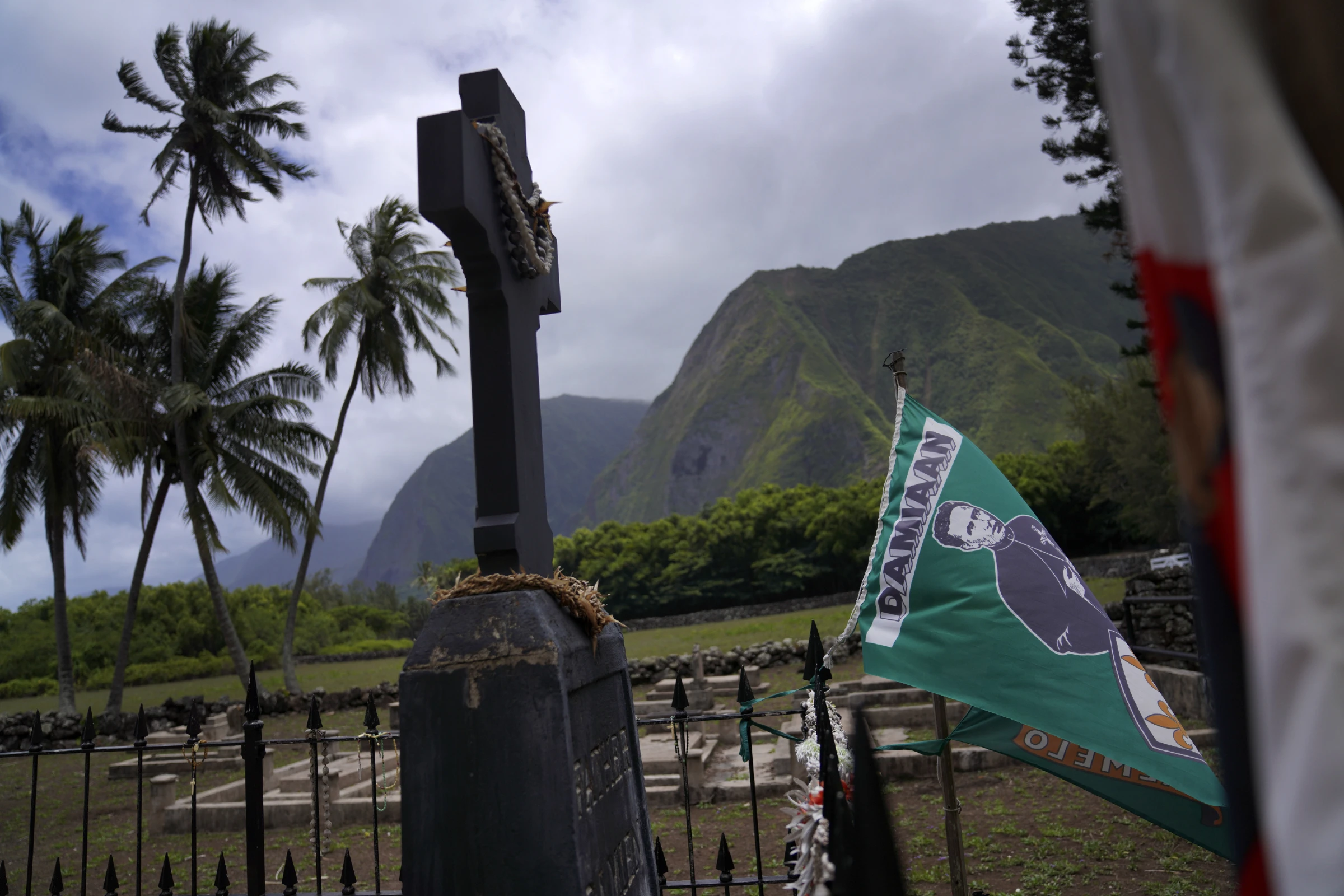Pilgrims yearn to visit an isolated peninsula where Catholic saints cared for Hawaii's leprosy patients - Vimarsana News