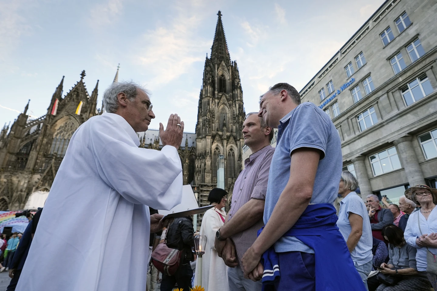 French conference supports 'Fiducia' after nine bishops voiced doubts - Vimarsana News