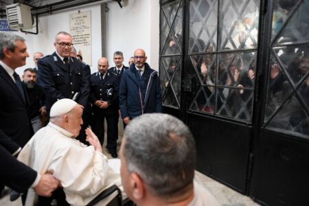 Pope visits Rome prison, meets with 70 prisoners for Holy Week