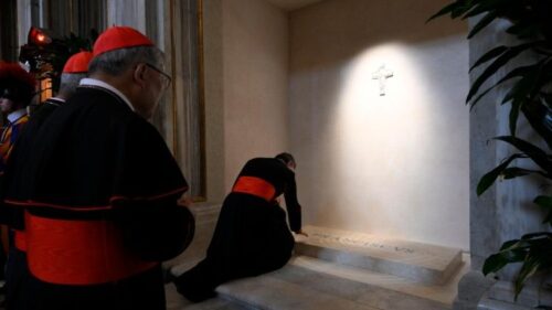 Cardinals visit Pope Francis’s tomb as they ready to elect his successor