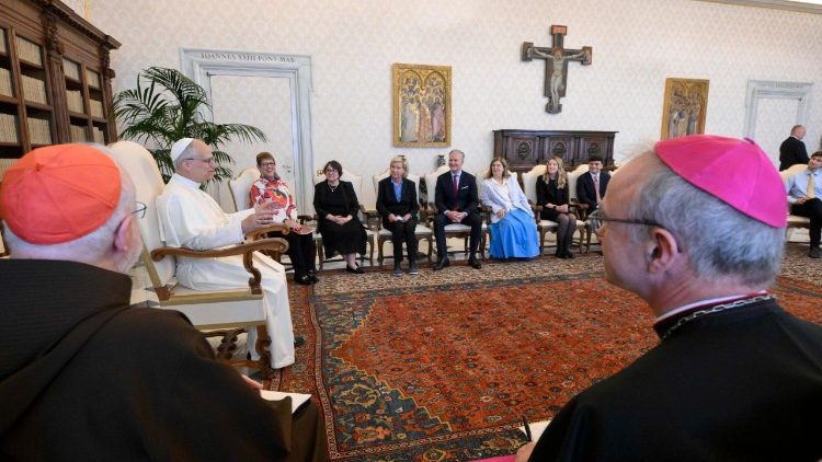 Pope meets safeguarding commission as he faces litmus test