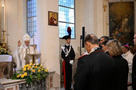 Pope Leo praises Italian military police at Mass in Castel Gandolfo