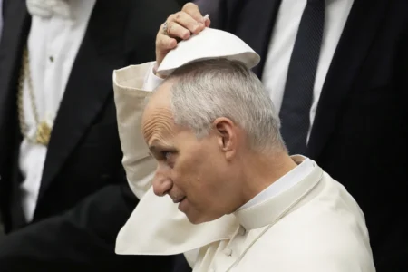 Pope highlights virtue of listening while accepting award from US Augustinians