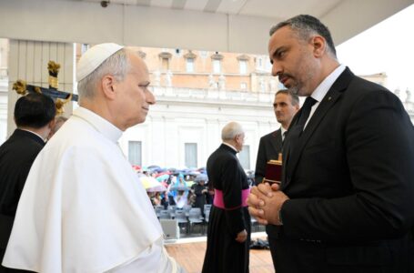 ‘My heart is in Gaza, my heart is with you,’ Pope Leo tells Bethlehem mayor