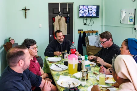 Father Brian Strassburger enjoys lunch alongside fellow Jesuits and religious sisters at Casa del Migrante on Thursday, March 19, 2026, in Reynosa, Mexico. (Credit: Michael Gonzalez/AP.)