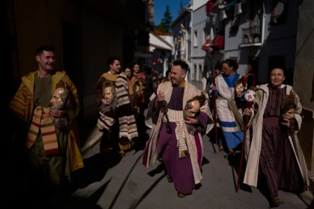 Penitents of the 'Pollinita' brotherhood, dressed in a typical Apostle costumes take part during the Holy Week procession in Cabra, southern Spain, Sunday, March 29, 2026. (Credit: Manu Fernandez/AP.)