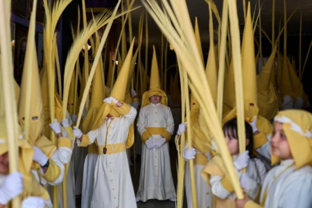 Penitents of the "Pollinita" brotherhodod take part in a Holy Week procession in Cabra, southern Spain, Sunday, March 29, 2026. (Credit: Manu Fernandez/AP.)