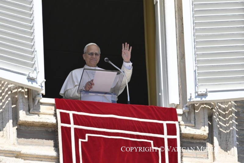 Leo honors Francis at Regina Caeli, stresses importance of truth v ‘fake news’