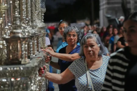 Members of the Corpus Christi Catholic Church push a large float that will carry the Lady of Hope Macarena during a rehearsal of their Good Friday procession Monday, March 23, 2026, in Miami, Fla. (Credit: Marta Lavandier/AP.)