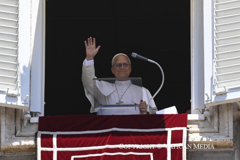 Pope appeals for refugees, praises ecumenical initiative