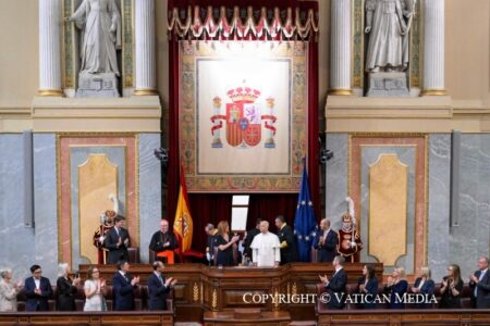 Pope pushes pro-life message in speech to Spanish lawmakers