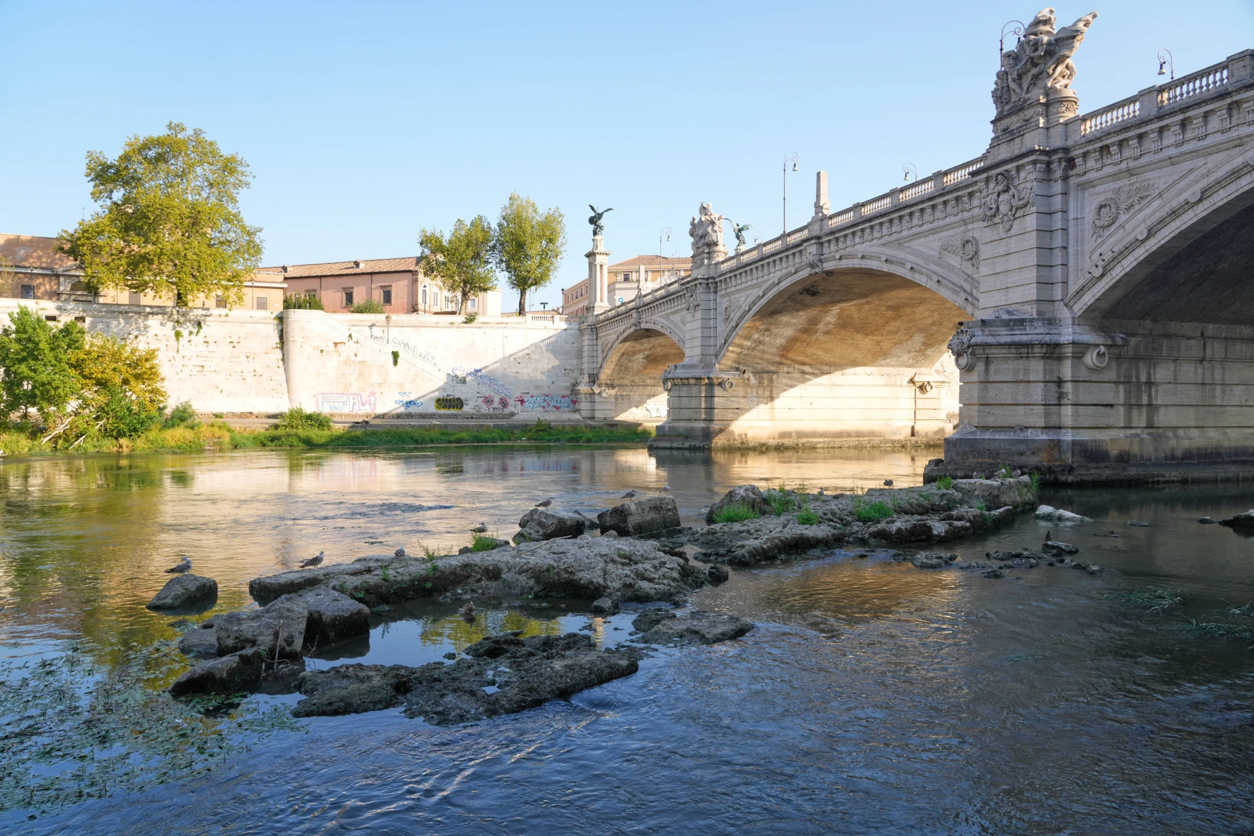 Nero’s Bridge emerges from Tiber River as Rome faces water crisis