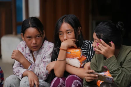 Death toll climbs above 1,000 as rescue efforts continue in Nepal