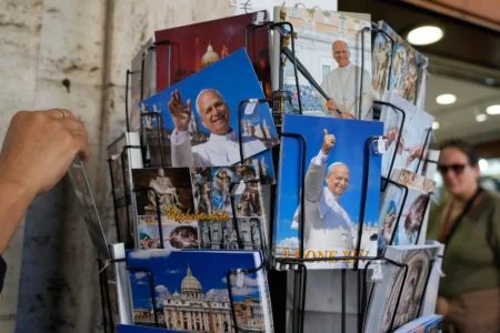 Pope Leo XIV arrives at Rome’s Gemelli hospital ahead of surgery to remove lung nodule