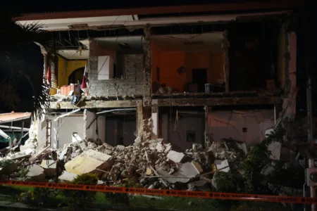 Panama suffers powerful quake aftershocks rattle communities, destroys historic Catholic church